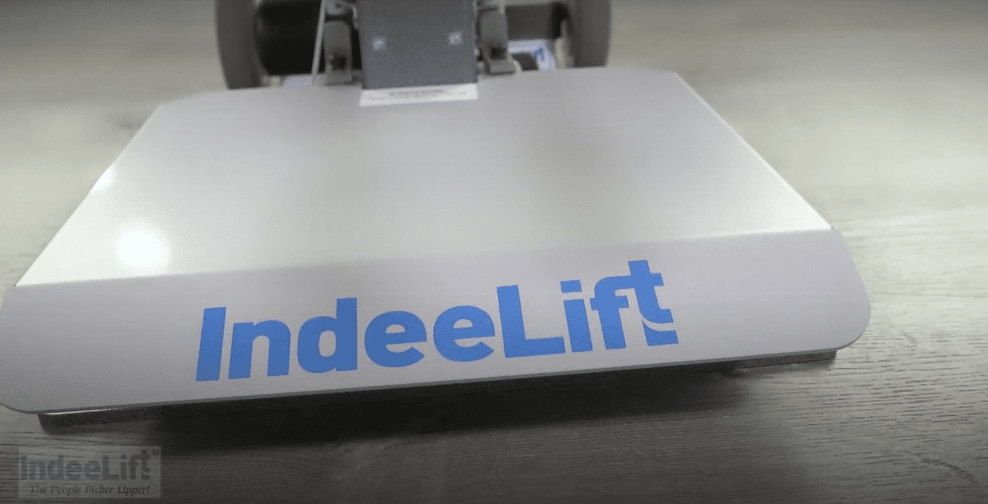  IndeeLift - Human Floor Lift 300 (HFL-300)